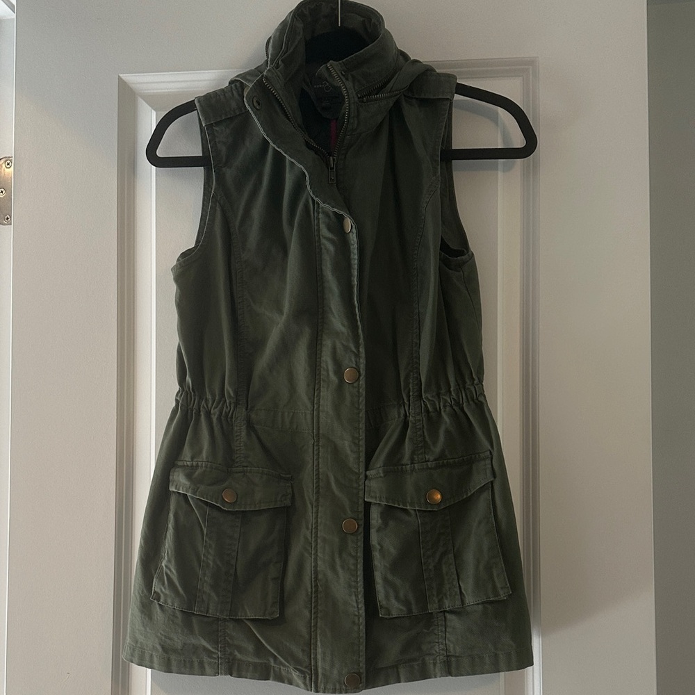 Olive Green Sleeveless Cargo Vest